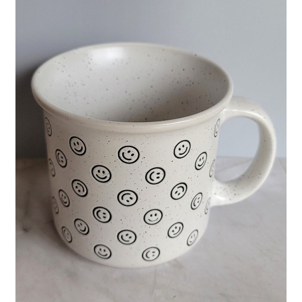 MRKT Market Finds Smiling Faces Ceramic Coffee Mug Black and White 16 oz